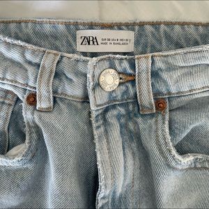 ⭐️ZARA⭐️ distressed straight leg jeans